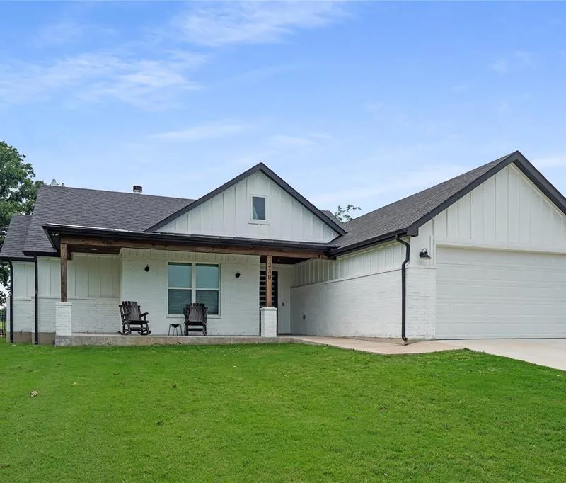 230 Driftwood Court, Runaway Bay TX 76426