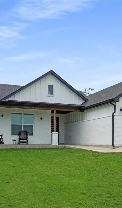 230 Driftwood Court, Runaway Bay TX 76426