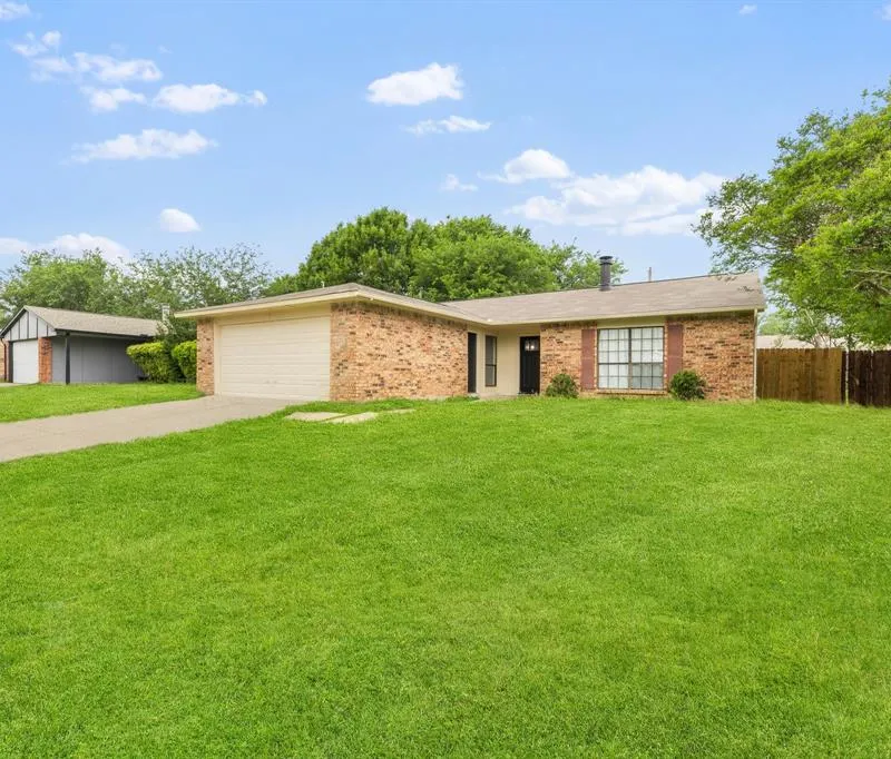 809 Levelland Drive, Arlington TX 76017