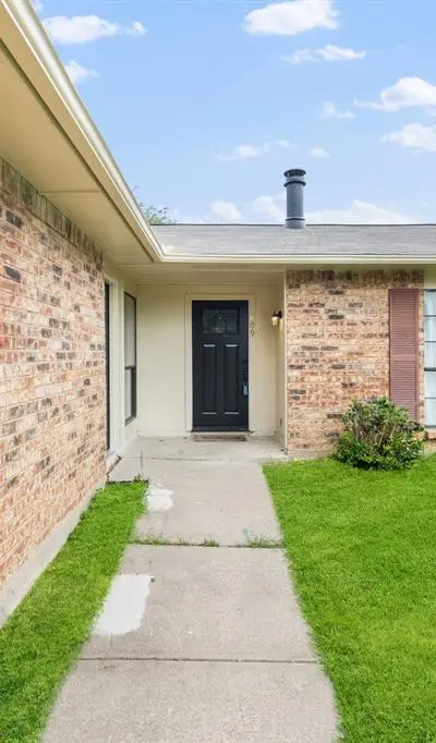 809 Levelland Drive, Arlington TX 76017 - Photo 2
