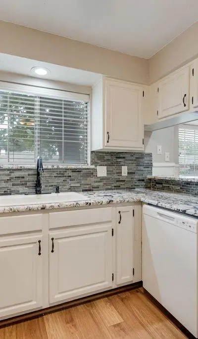 4902 Thorncliffe Drive, Arlington TX 76016 - Photo 2