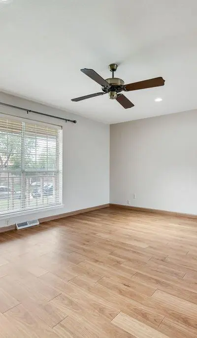 4902 Thorncliffe Drive, Arlington TX 76016 - Photo 4