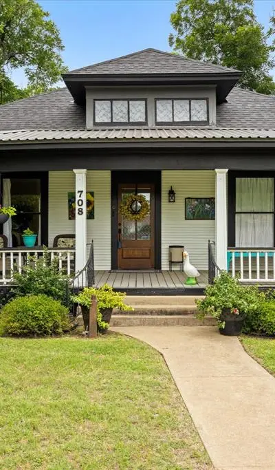 708 N Anglin Street, Cleburne TX 76031 - Photo 2