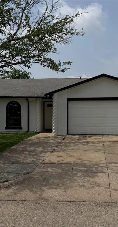 10126 China Tree Drive, Dallas TX 75249 - Photo 2