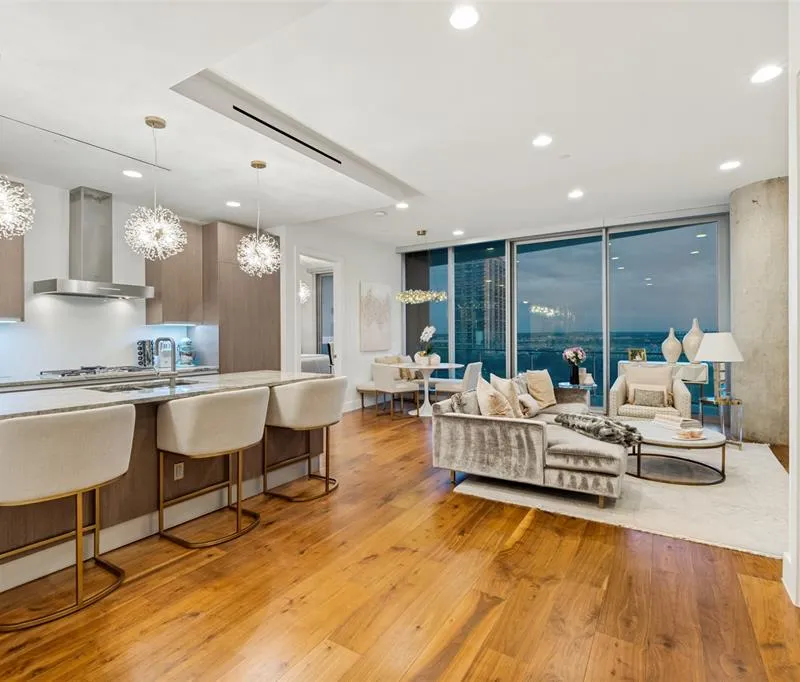 3130 N Harwood Street # 702, Dallas TX 75201