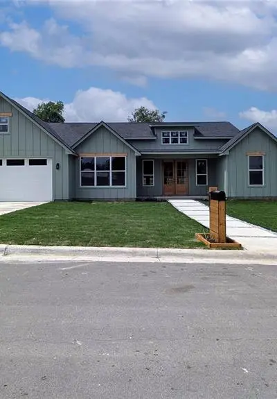 911 Van Winkle Street, Weatherford TX 76086