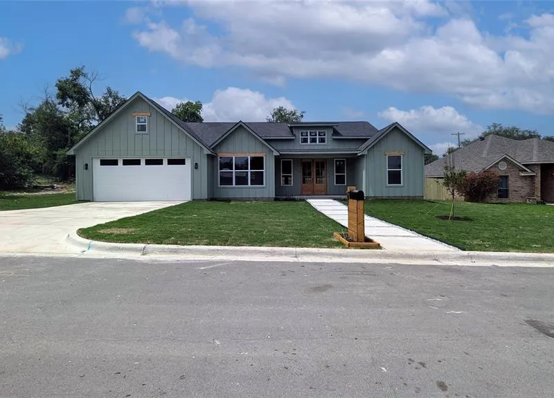 911 Van Winkle Street, Weatherford TX 76086
