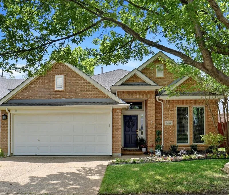 2433 Folkstone Way, Bedford TX 76021