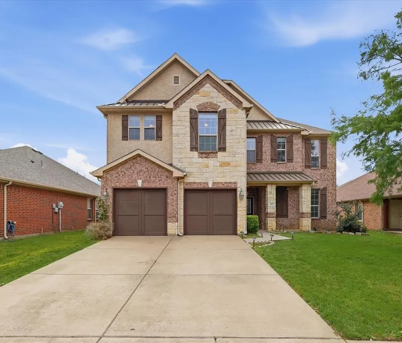207 Moonlight Drive, Euless TX 76039