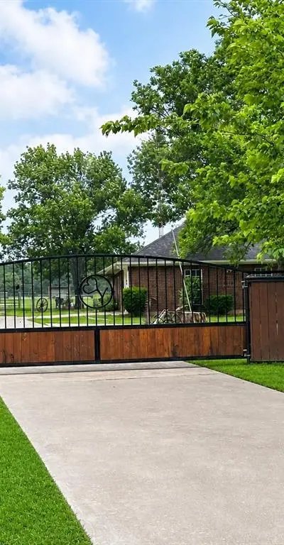 219 Friends Road, Denison TX 75021