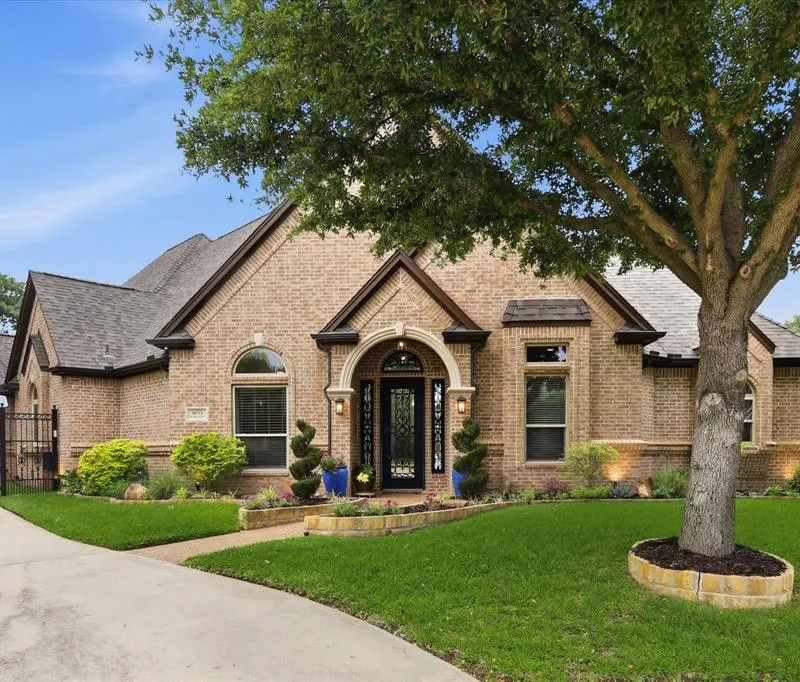 8953 Stratford Drive, North Richland Hills TX 76182