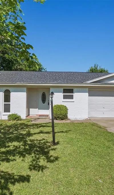 6900 Windy Hill Road, Forest Hill TX 76140