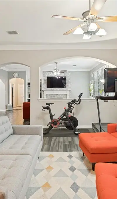 401 Manders Court, Irving TX 75063 - Photo 3