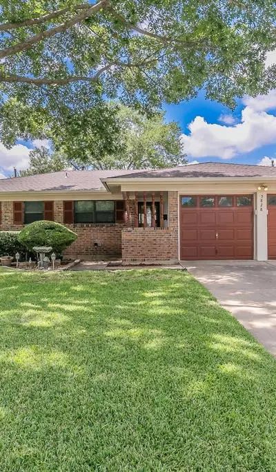 5828 Westcrest Drive W, Edgecliff Village TX 76134
