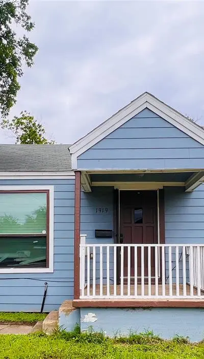 1919 E Ledbetter Drive, Dallas TX 75216