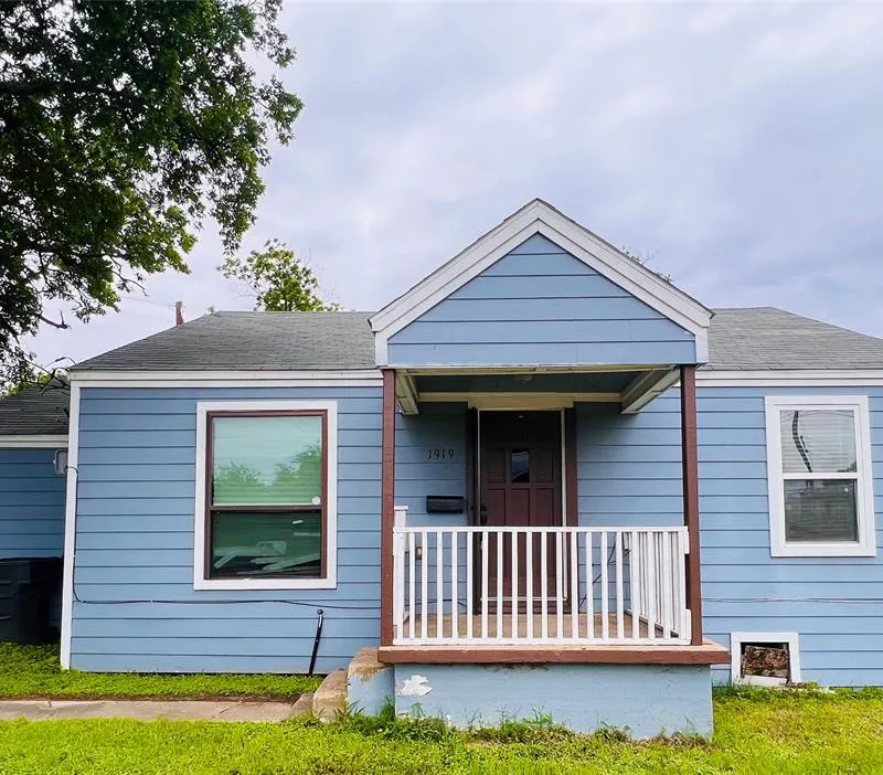 1919 E Ledbetter Drive, Dallas TX 75216