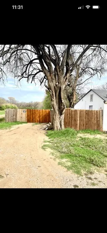 605 S Bradshaw Street, Denton TX 76205 - Photo 4