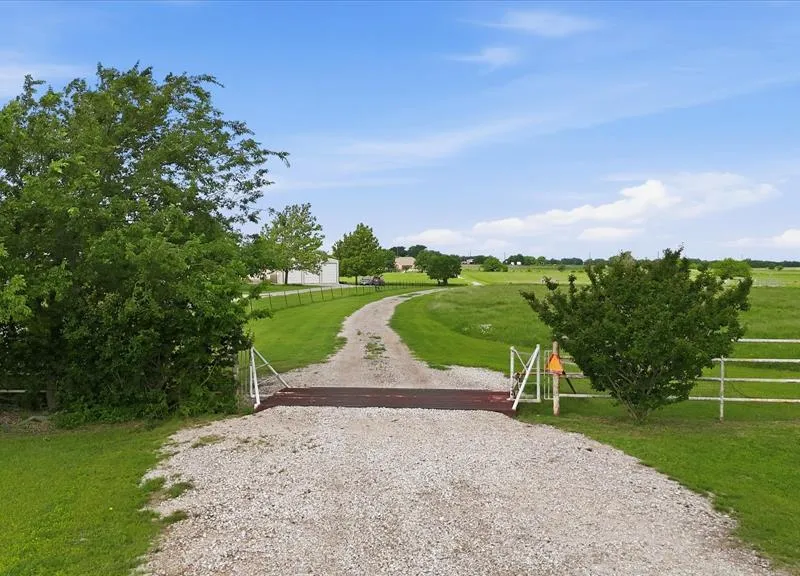 3289 Mitchell Road, Krum TX 76249
