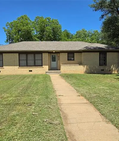 932 W Live Oak Street, Jacksboro TX 76458