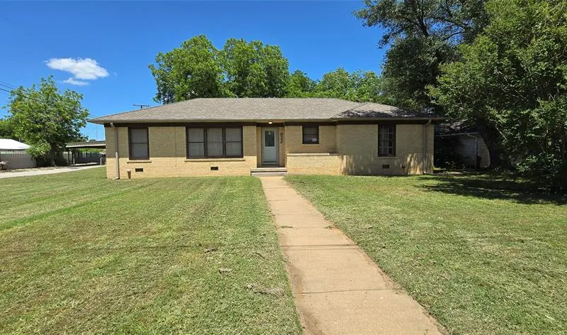 932 W Live Oak Street, Jacksboro TX 76458