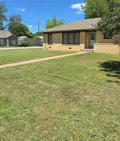 932 W Live Oak Street, Jacksboro TX 76458 - Photo 2