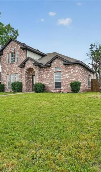 1325 Rosewood Lane, Lancaster TX 75146 - Photo 5