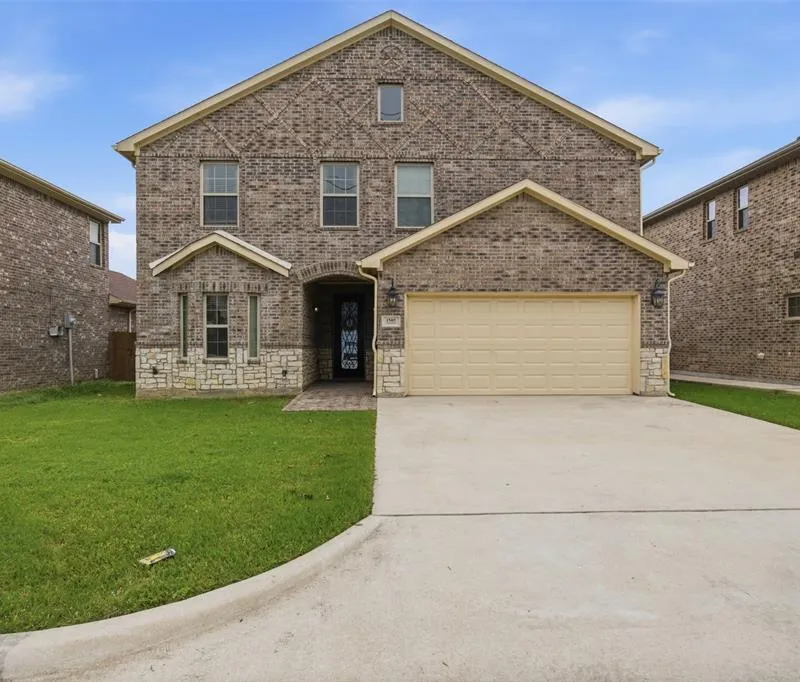 1505 Lakeview Drive, Grand Prairie TX 75051