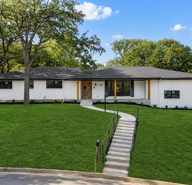1200 Tanglewood Trail, Euless TX 76040