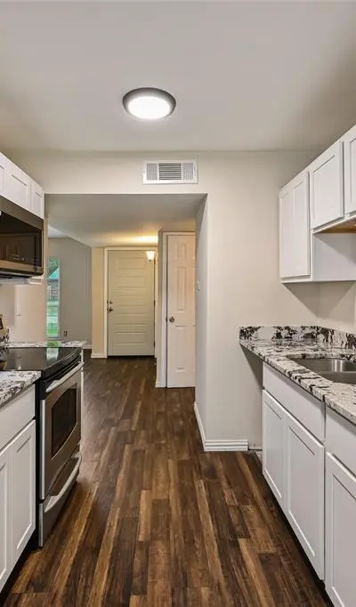 7318 Emory Oak Lane, Dallas TX 75249 - Photo 5