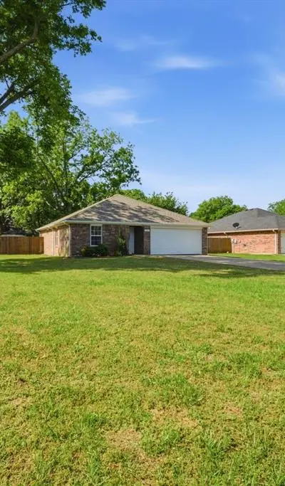 402 Robertson Street, Collinsville TX 76233 - Photo 3