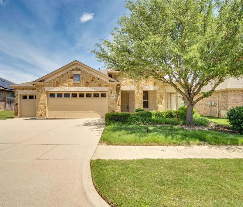 9305 Water Oak Court, Arlington TX 76002