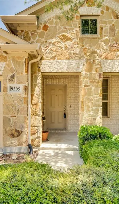 9305 Water Oak Court, Arlington TX 76002 - Photo 2