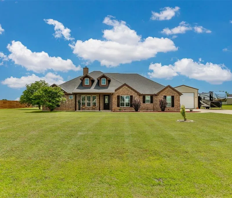 11210 Lakecrest Drive, Sanger TX 76266