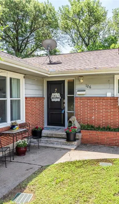 126 Varsity Circle, Arlington TX 76013 - Photo 2