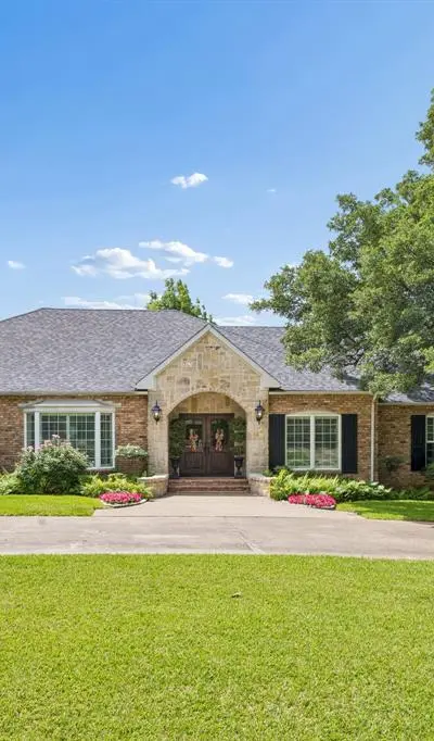 6828 Meadowcreek Drive, Dallas TX 75254