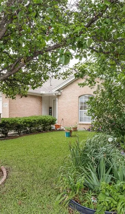 7429 Creekfall Drive, Fort Worth TX 76137