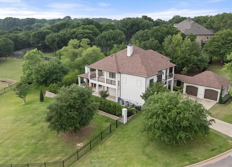 8924 Waterchase Circle, Fort Worth TX 76120