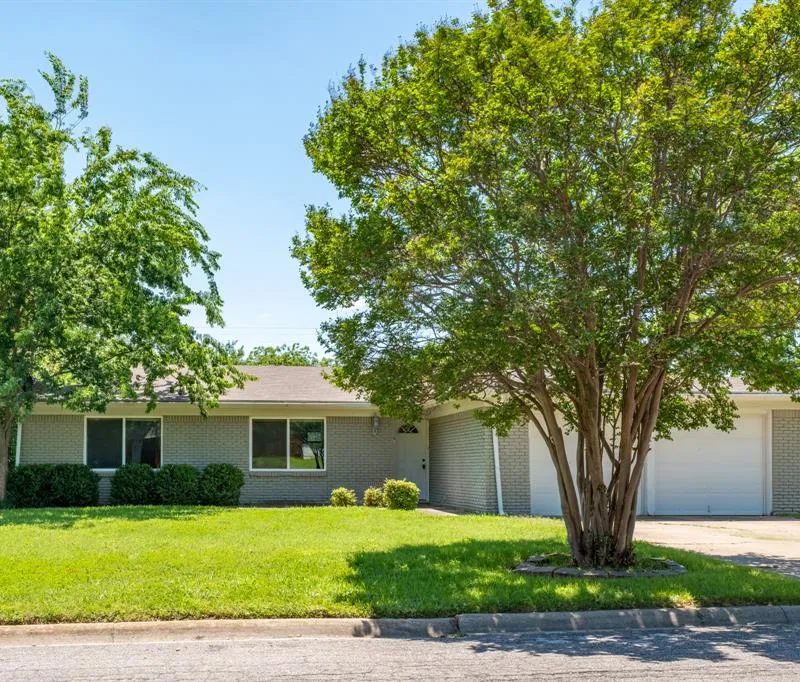 7024 Shauna Drive, North Richland Hills TX 76180