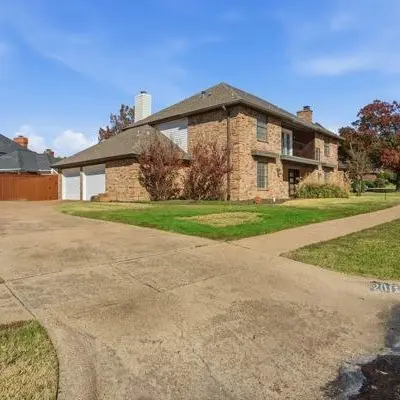 2015 Wimbledon Drive, Arlington TX 76017 - Photo 2