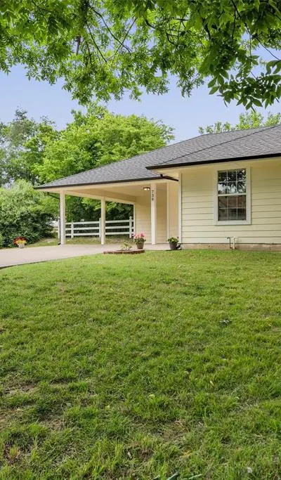 738 Wayne Avenue, Van Alstyne TX 75495 - Photo 2