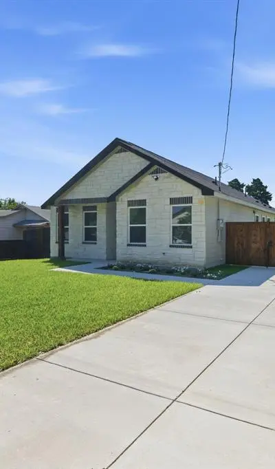 2406 Naoma Street, Dallas TX 75241 - Photo 2