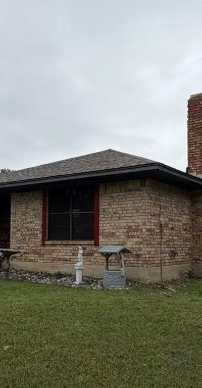 305 N Union, Whitesboro TX 76273 - Photo 2