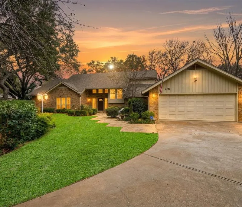 4424 Westridge Avenue, Fort Worth TX 76116