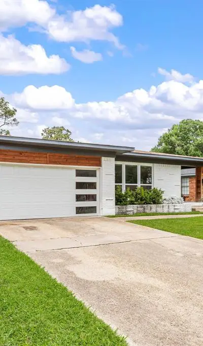 8852 Larchwood Drive, Dallas TX 75238 - Photo 2