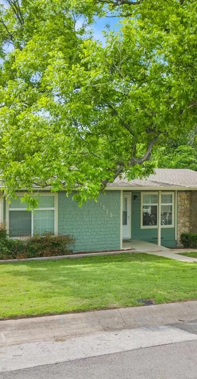1236 S Brazos Street, Weatherford TX 76086 - Photo 2
