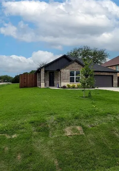 1625 Avenue D, Grand Prairie TX 75051 - Photo 2