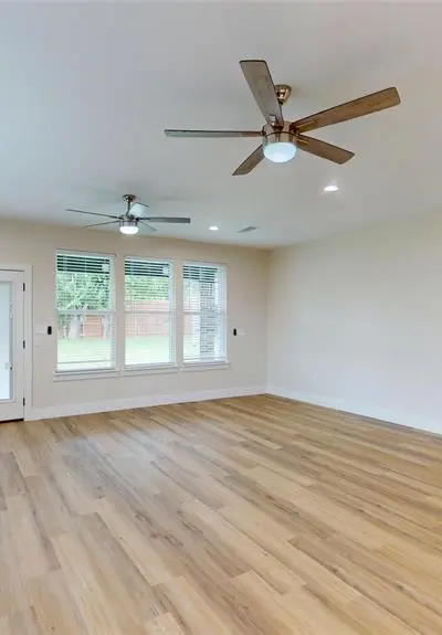 1625 Avenue D, Grand Prairie TX 75051 - Photo 4