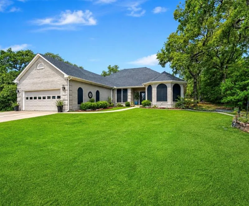 130 Cayuga Trail, Lake Kiowa TX 76240