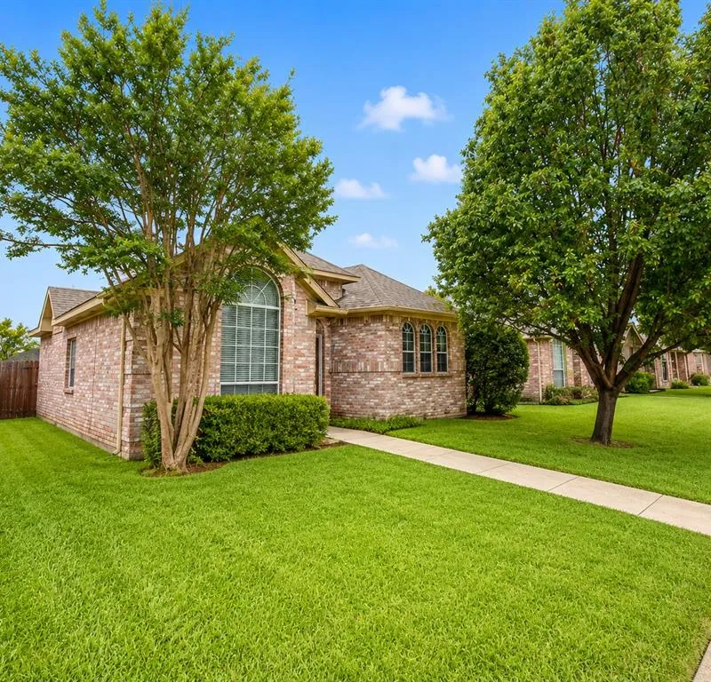 2012 Creek Royal Drive, Mesquite TX 75181