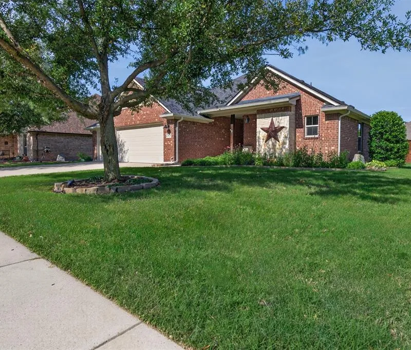 3916 Palomino Drive, Benbrook TX 76116